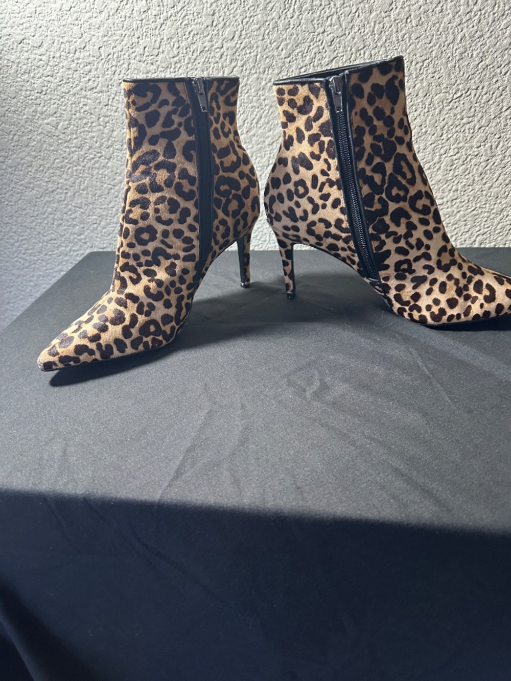 Steve Madden ( Steven) calf hair cheetah print booty boots size 8m - Picture 8 of 13